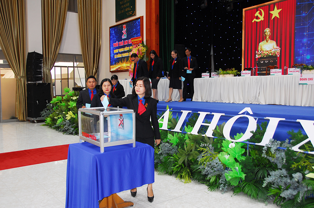Bầu 36 ủy viên vào Ban Chấp hành Đoàn TNCS Hồ Chí Minh tỉnh An Giang khóa XI