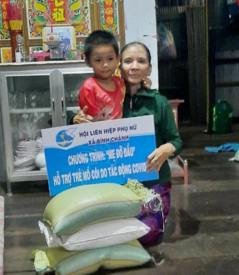 “Mẹ đỡ đầu” của những trẻ mồ côi