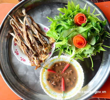 Cá khô khoai nướng chấm nước mắm me