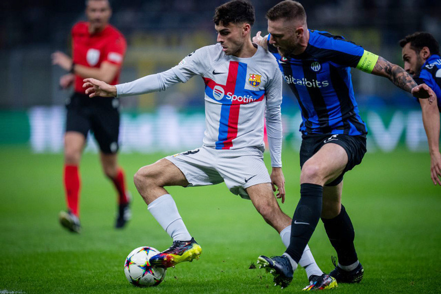 Barcelona phơi áo trên sân Inter Milan