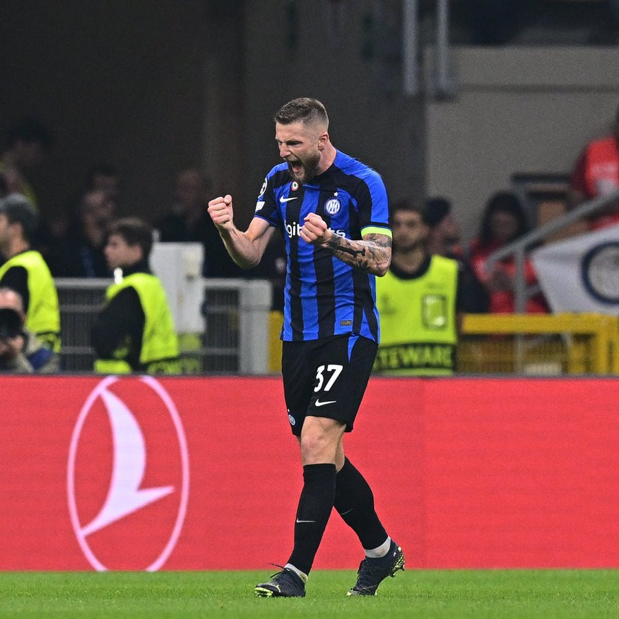 Barcelona phơi áo trên sân Inter Milan