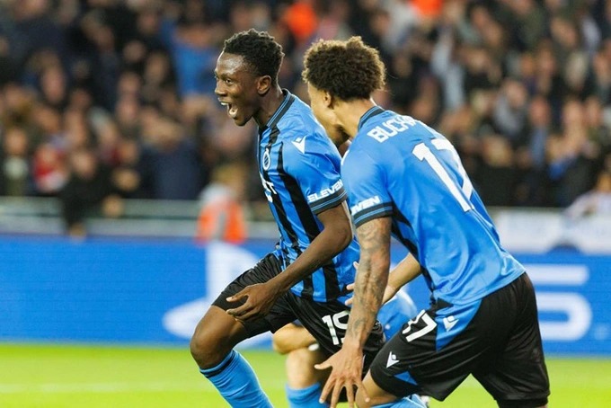 Griezmann đá hỏng phạt đền khiến Atletico lâm nguy ở Champions League
