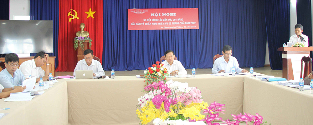 Tiếp tục thực hiện kịp thời và có hiệu quả các chương trình, dự án, chính sách dân tộc