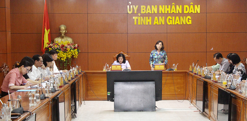 Đoàn kiểm tra Ủy ban Quốc gia Vì sự tiến bộ của phụ nữ Việt Nam làm việc tại An Giang