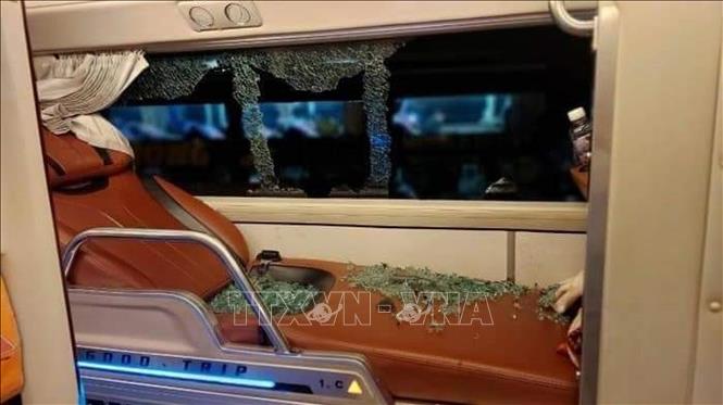 Tái diễn tình trạng ném đá xe khách tại Kon Tum
