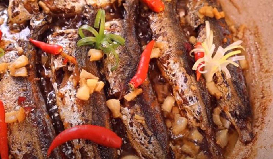Cá Nục Kho Riềng - Món Ăn Hao Cơm - Tin Tức Miền Tây