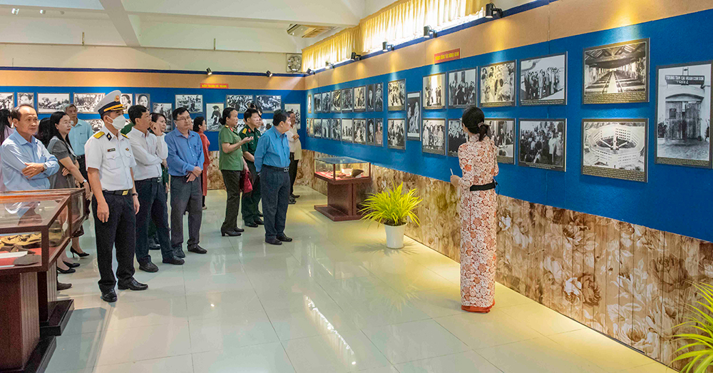 Khai mạc trưng bày chuyên đề “Phụ nữ miền Nam trong kháng chiến chống thực dân Pháp và đế quốc Mỹ”