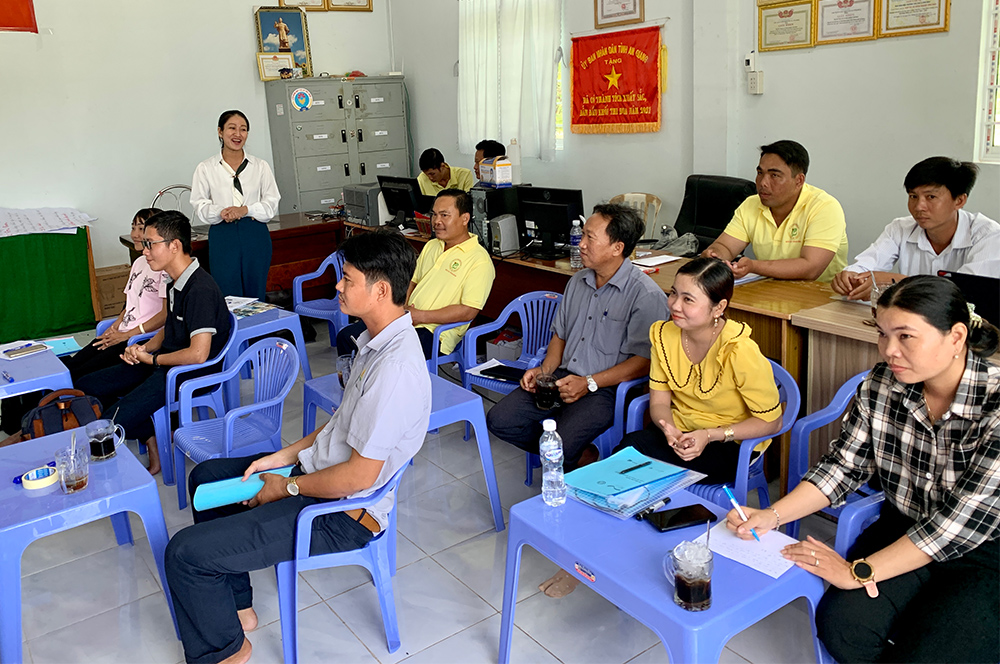 Công ty Tư vấn GFA và Chi cục Phát triển nông thôn An Giang lắng nghe ý kiến của các hợp tác xã sản xuất lúa, gạo