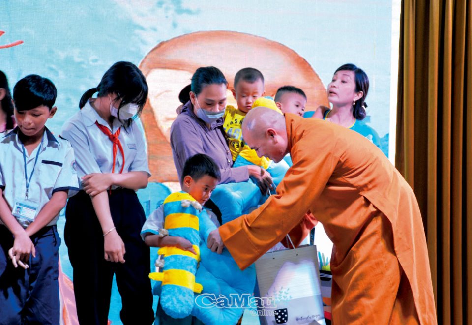 Cà Mau: Ðiểm tựa cho con