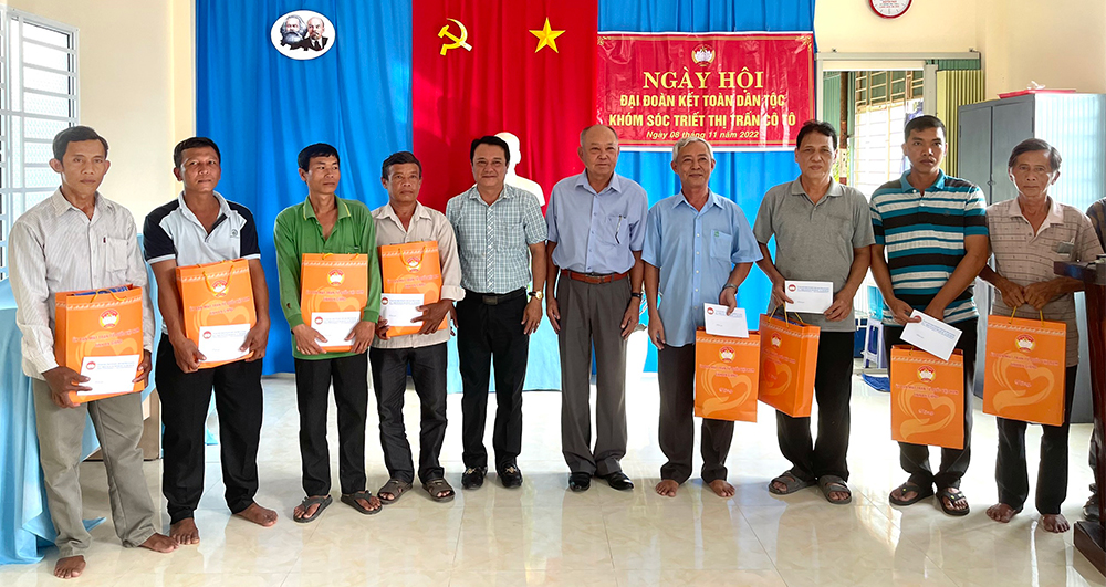 Chủ tịch UBMTTQVN tỉnh An Giang Nguyễn Tiếc Hùng dự Ngày hội Đại đoàn kết tại Cô Tô