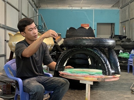 Khi vỏ xe cũ... biến hình