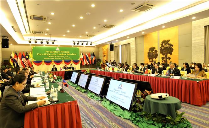 Tiếp tục đoàn kết, thống nhất, tự cường và sáng tạo, củng cố vai trò trung tâm của ASEAN