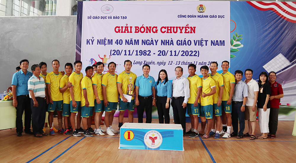 22 đội tranh tài Giải bóng chuyền kỷ niệm 40 năm Ngày Nhà giáo Việt Nam