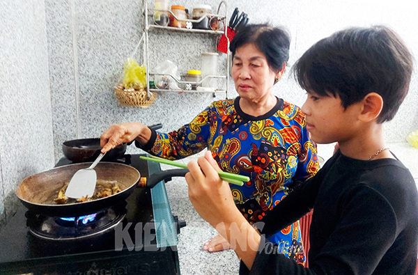 Kiên Giang: Người phụ nữ 12 năm nuôi người dưng