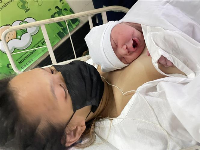 Bé gái người Philippines trở thành công dân thứ 8 tỷ của thế giới
