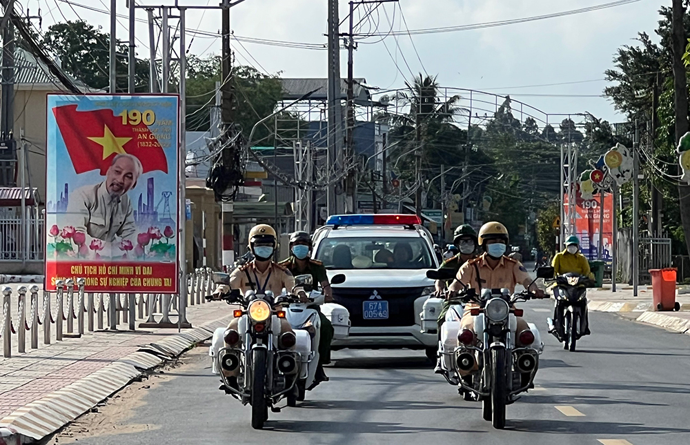 Công an An Giang ra quân cao điểm bảo đảm trật tự, an toàn giao thông, trật tự xã hội cao điểm Tết