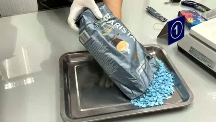 TP Hồ Chí Minh: Phát hiện gần 26 kg ma túy đá cất giấu trong các gói cà phê và kẹo