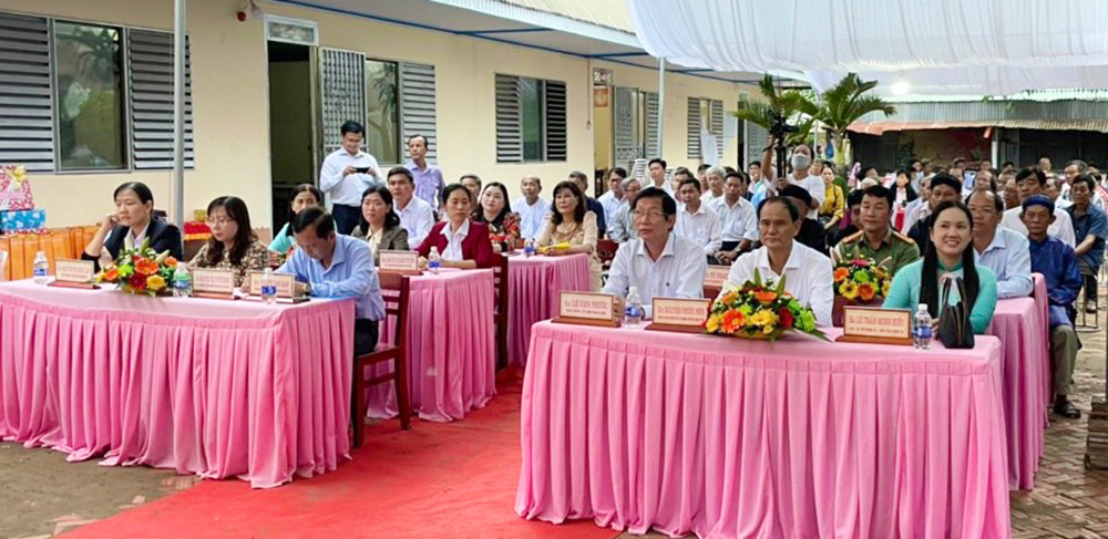 Phó Chủ tịch UBND tỉnh An Giang Lê Văn Phước dự Ngày hội Đại đoàn kết toàn dân tộc tại ấp Bờ Dâu