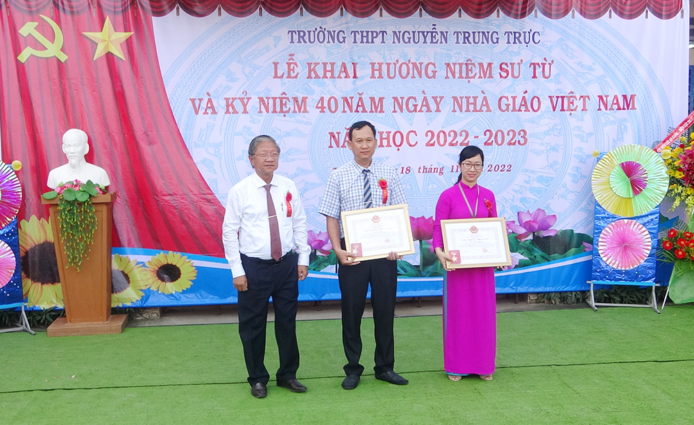 Phó Bí thư Thường trực Tỉnh ủy An Giang Lê Văn Nưng dự kỷ niệm Ngày Nhà giáo Việt Nam tại huyện Tri Tôn