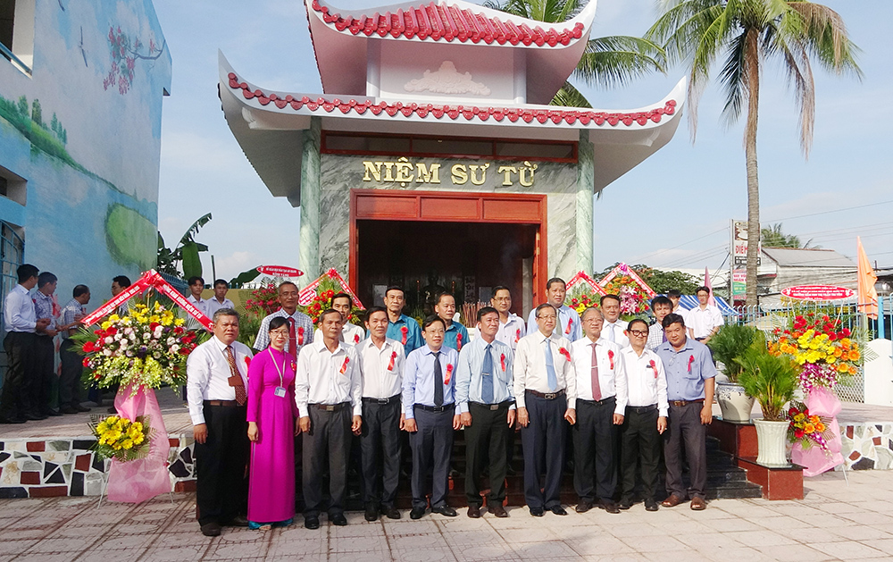 Phó Bí thư Thường trực Tỉnh ủy An Giang Lê Văn Nưng dự kỷ niệm Ngày Nhà giáo Việt Nam tại huyện Tri Tôn