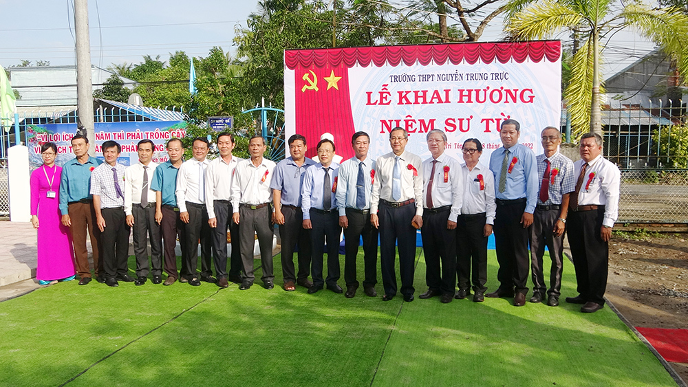 Phó Bí thư Thường trực Tỉnh ủy An Giang Lê Văn Nưng dự kỷ niệm Ngày Nhà giáo Việt Nam tại huyện Tri Tôn