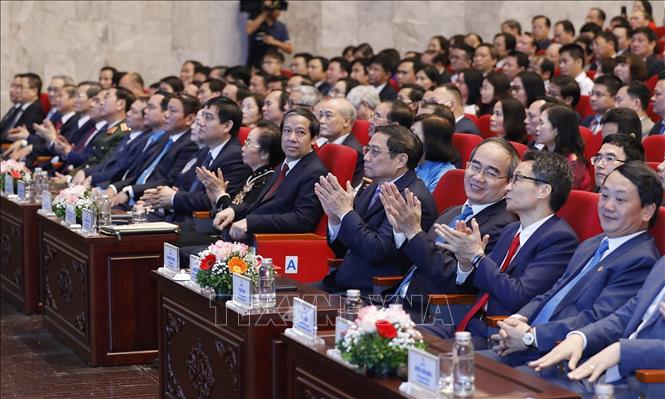 Thủ tướng: Chăm lo tốt nhất cả về vật chất, tinh thần để đội ngũ nhà giáo yên tâm công tác