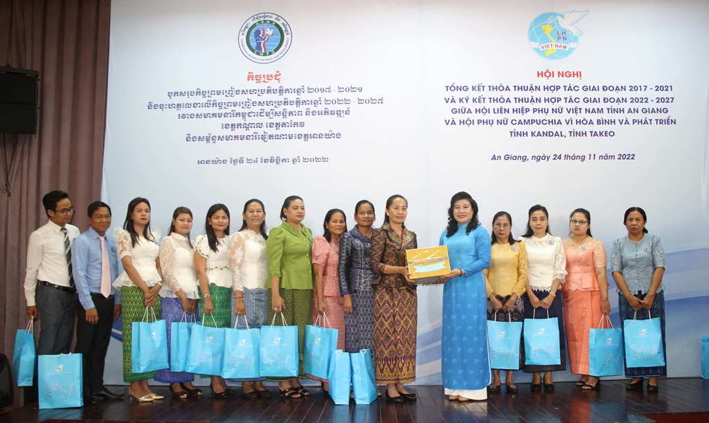 Tăng cường hợp tác giữa Hội Liên hiệp Phụ nữ An Giang và Hội Phụ nữ Campuchia vì hòa bình và phát triển 2 tỉnh Takeo, Kandal