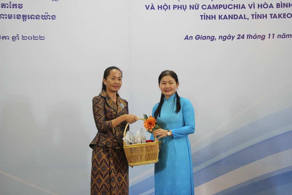 Tăng cường hợp tác giữa Hội Liên hiệp Phụ nữ An Giang và Hội Phụ nữ Campuchia vì hòa bình và phát triển 2 tỉnh Takeo, Kandal