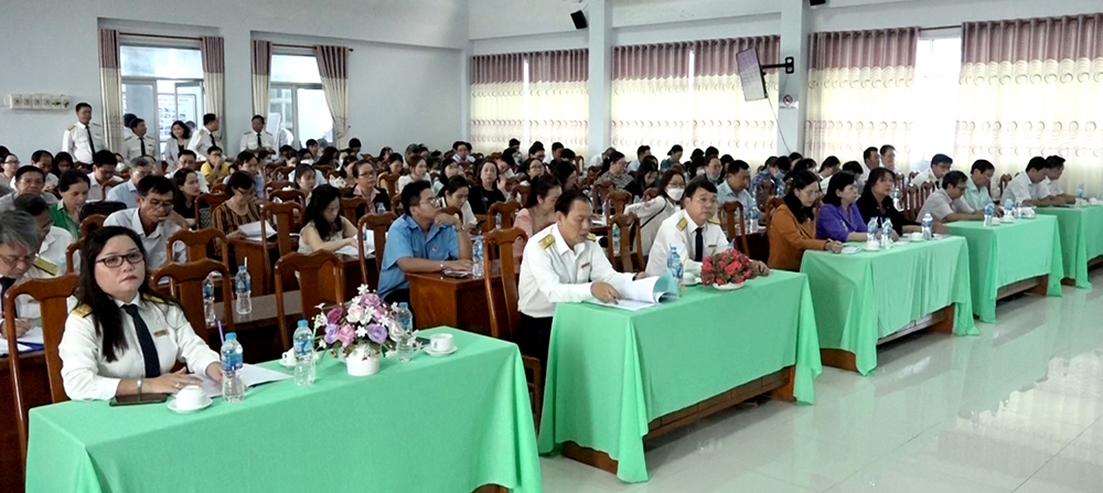 UBND TP. Long Xuyên tuyên dương các tổ chức, cá nhân thực hiện tốt nghĩa vụ nộp thuế năm 2020-2021