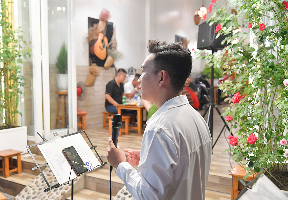 Không gian âm nhạc trong quán ăn