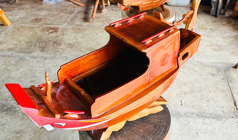 “Thu nhỏ” ghe, thuyền thành đồ mỹ nghệ