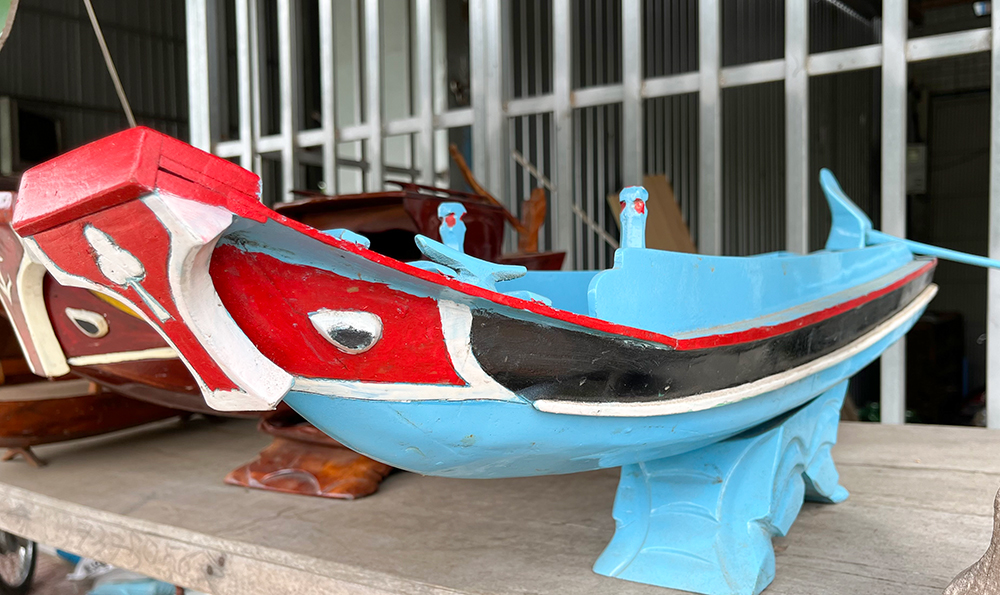 “Thu nhỏ” ghe, thuyền thành đồ mỹ nghệ