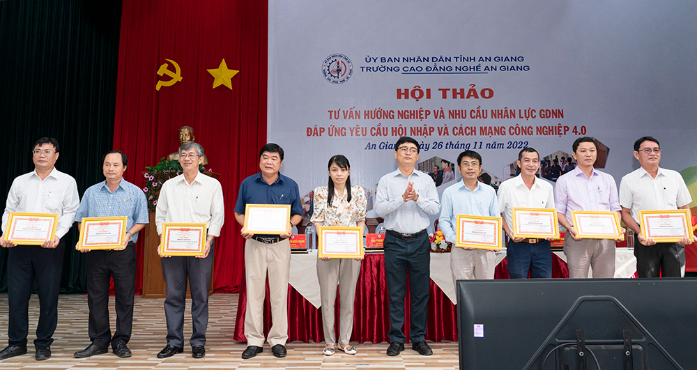 Hội thảo tư vấn hướng nghiệp và nhu cầu nhân lực giáo dục nghề nghiệp đáp ứng yêu cầu hội nhập và cách mạng công nghiệp 4.0