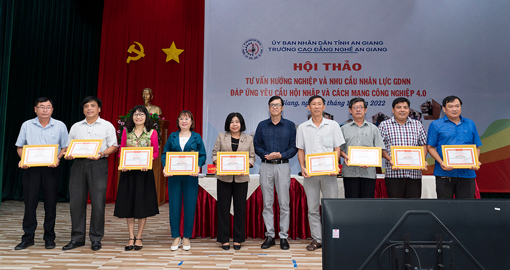 Hội thảo tư vấn hướng nghiệp và nhu cầu nhân lực giáo dục nghề nghiệp đáp ứng yêu cầu hội nhập và cách mạng công nghiệp 4.0