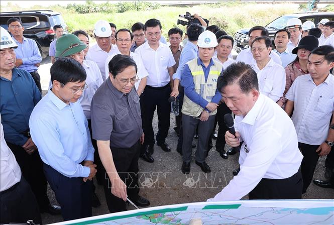 Thủ tướng Phạm Minh Chính khảo sát các dự án phát triển hạ tầng tại TP Hồ Chí Minh