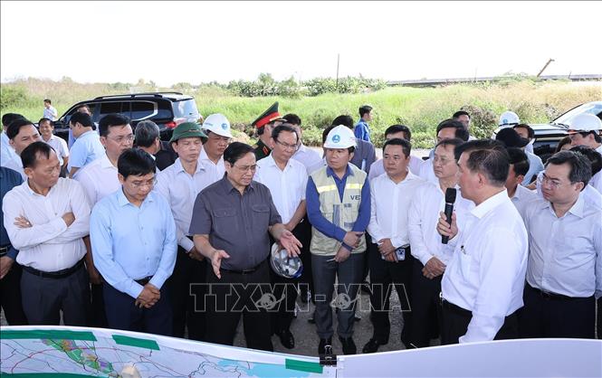 Thủ tướng Phạm Minh Chính khảo sát các dự án phát triển hạ tầng tại TP Hồ Chí Minh