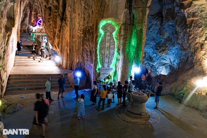 Khám phá động Âm Phủ "có một không hai" ở Đà Nẵng