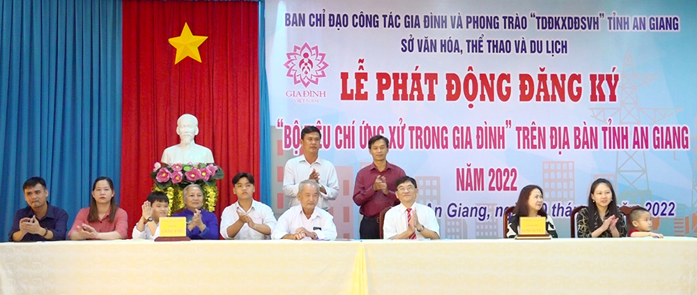 An Giang phát động đăng ký thực hiện Bộ tiêu chí ứng xử trong gia đình năm 2022