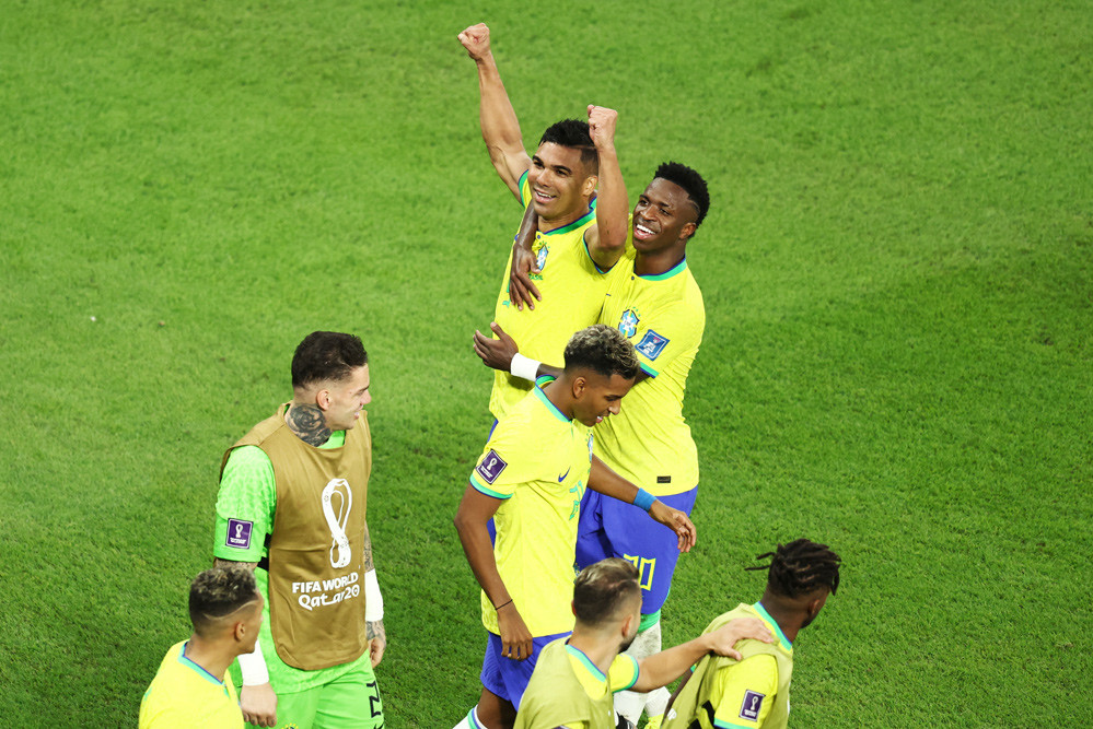 Casemiro tỏa sáng, Brazil thắng nghẹt thở Thụy Sĩ