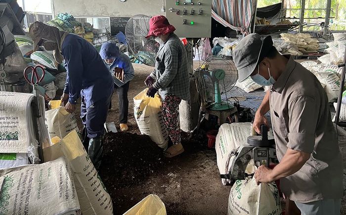 Tiền Giang: Bỏ việc nghìn USD về quê nuôi trùn quế, anh kỹ sư có cơ ngơi 40 tỷ