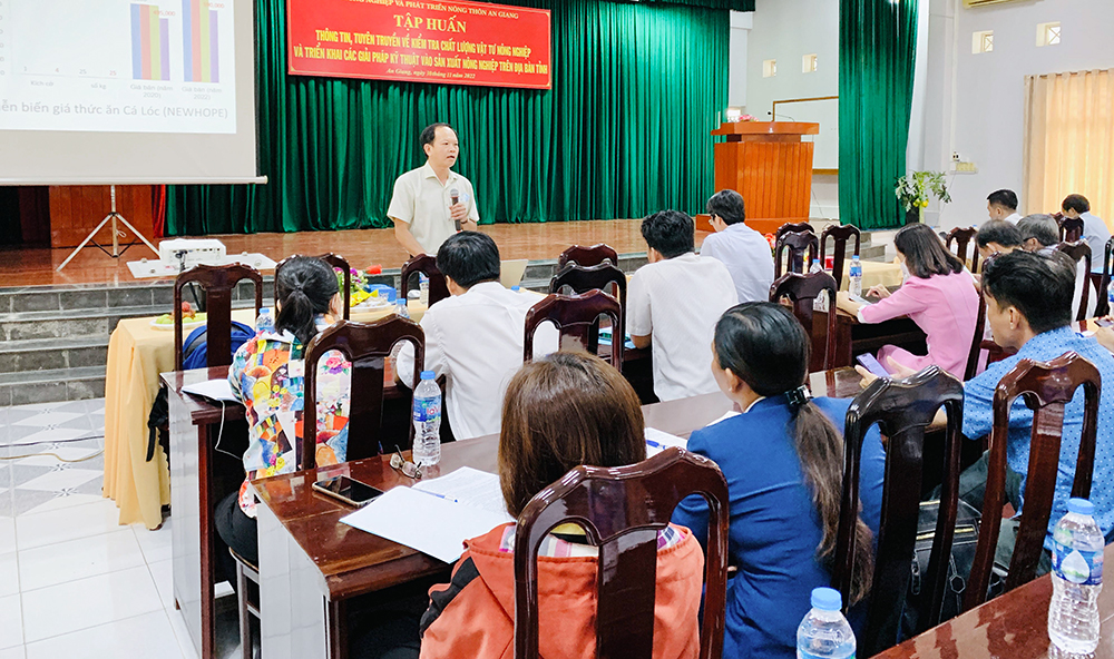Sở Nông nghiệp và Phát triển nông thôn An Giang tập huấn kiến thức cho các kỹ thuật viên chăn nuôi và thú y, thủy sản