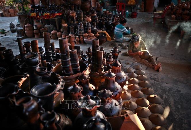 'Nghệ thuật làm gốm của người Chăm' là di sản văn hóa cần bảo vệ khẩn cấp