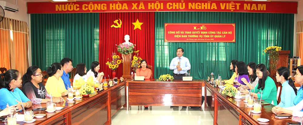 Công bố và trao quyết định 2 cán bộ thuộc diện Ban Thường vụ Tỉnh ủy An Giang quản lý