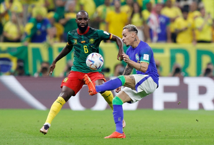 Thua sốc Cameroon phút bù giờ, Brazil suýt mất ngôi đầu bảng