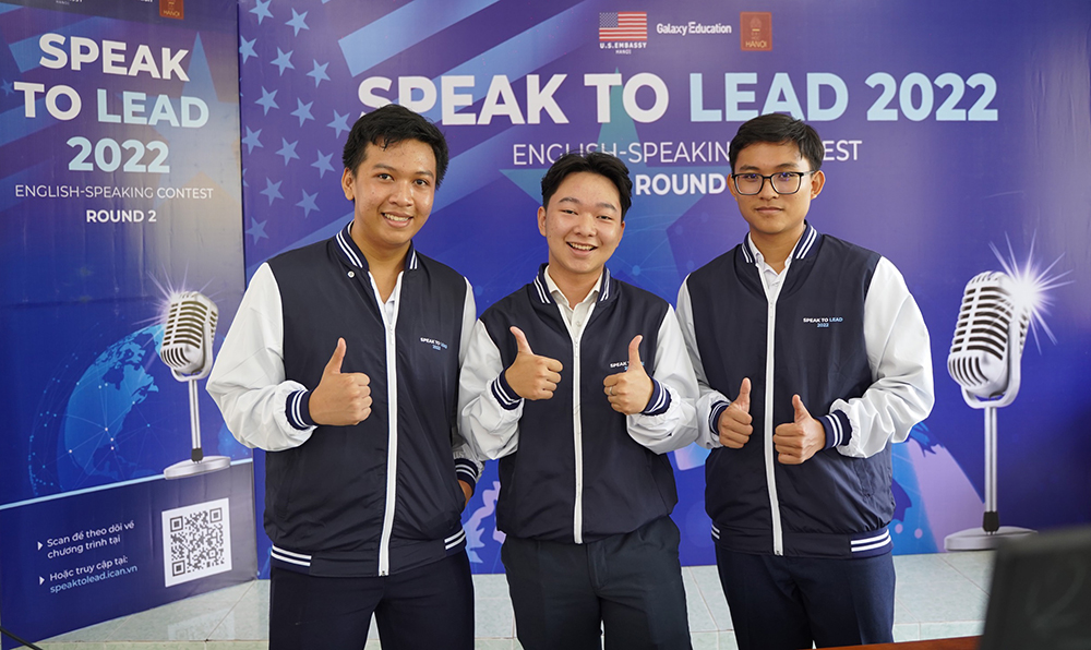 Thí sinh Trường THPT chuyên Thoại Ngọc Hầu thi hùng biện tiếng Anh Speak-to-Lead
