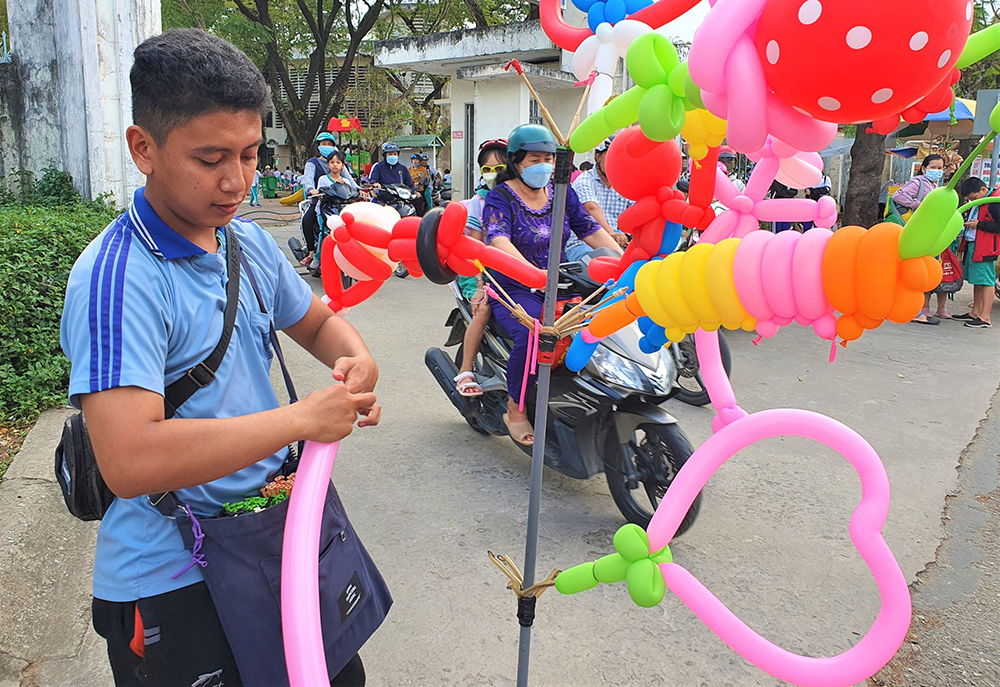 Độc đáo nghề tạo hình bong bóng nghệ thuật