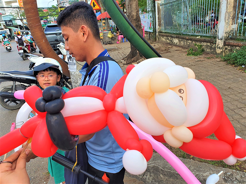 Độc đáo nghề tạo hình bong bóng nghệ thuật