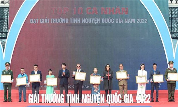 19 tập thể, cá nhân nhận Giải thưởng Tình nguyện Quốc gia năm 2022