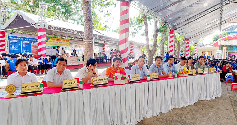 Ngày hội tư vấn nghề nghiệp và giới thiệu việc làm năm 2022 tại An Phú
