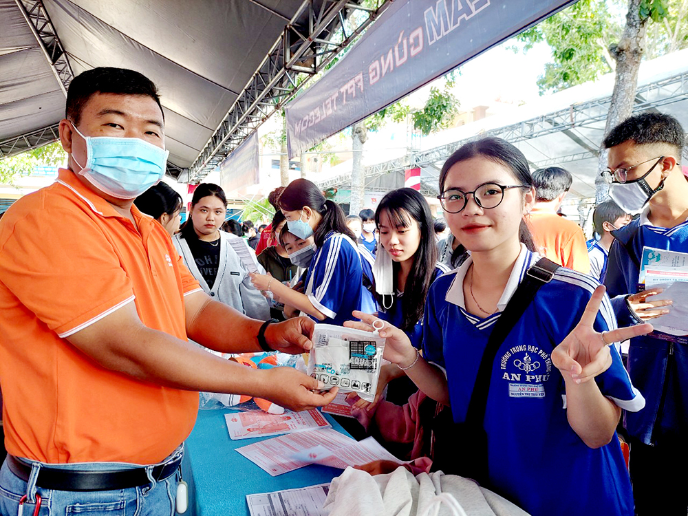 Ngày hội tư vấn nghề nghiệp và giới thiệu việc làm năm 2022 tại An Phú